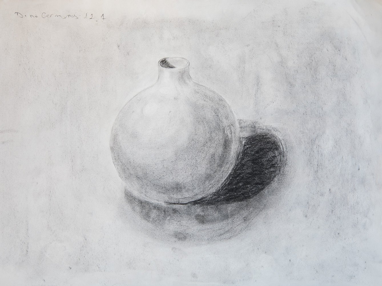 Vase in gray pencil